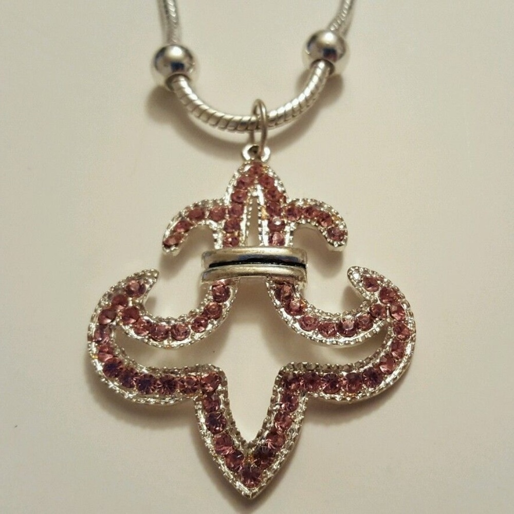 Fashion Jewelry Fleur De Lis Pendant Chain Pink